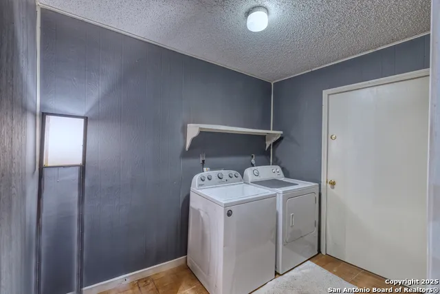 36 Pecan Dr Leakey, TX 78873